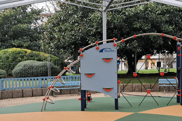 Cubrición del área infantil en la Plaza del Inferniño, Ferrol