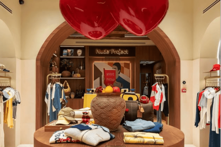 NUDE PROJECT, Vía Frattina, Roma