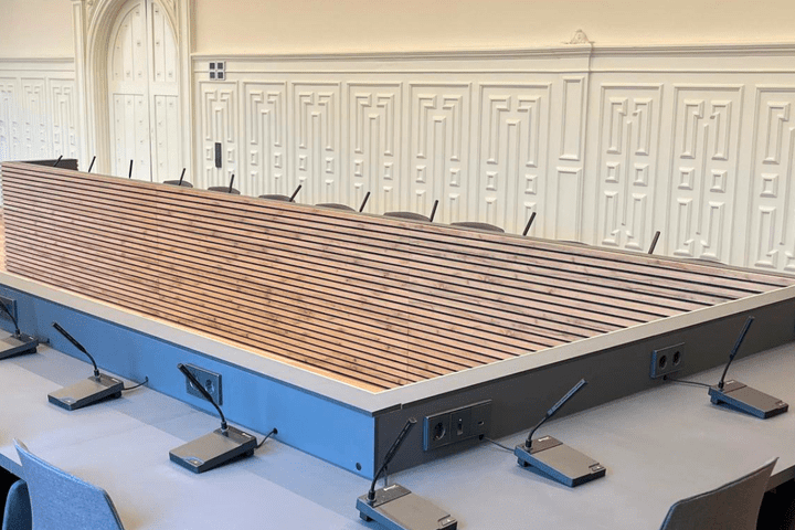 Rehabilitación de la sala de plenos del Ayuntamiento de Cornellà de Llobregat